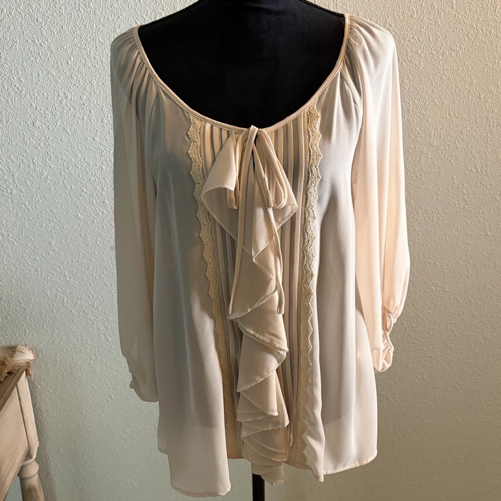 Blu Pepper Cream Ruffle Blouse Size Small NWOT